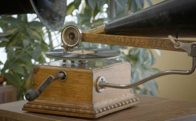 Другият музей - Страст - Звуци и фигури