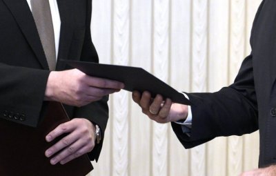 Cumhurbaşkanı Rumen Radev h&uuml;k&uuml;met kurma g&ouml;revini ilk olarak GERB-SDS'ye sundu