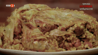 Кумова кълцаница и салата с козе сирене и плодове