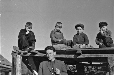 "Неосветените дворове": книга, която и днес ни учи как да гледаме света - 22.01.2026