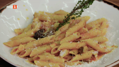 Паста с "ремонтиран" със от буркан и зимно пиле "Фрикасе"