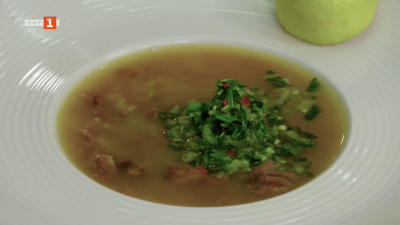 Супа с телешко рагу, дребна паста и свежа салца и яхния с орзо, спанак и пилешко