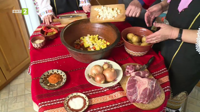 Селски гювеч по рельовски и тръкан компир с пиперлива чорба в село Рельово