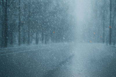 Код жълто и код оранжево за дъжд, сняг, силен вятър и навявания днес и утре