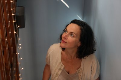 Френската писателка Аниес Дезарт за войните вчера и днес