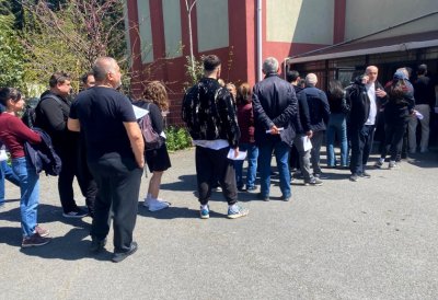 Uzun kuyruklara rağmen T&uuml;rkiye'de se&ccedil;im g&uuml;n&uuml; sorunsuz tamamlandı 