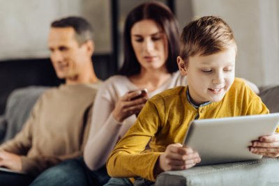 Как чат-ботовете променят отношенията между децата и родителите?