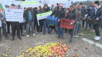 Fruit and vegetable growers staged a protest over distribution of funds under Covid-19 assistance measure