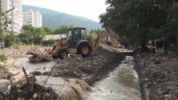 After the repeated flooding in Karlovo: Dikes are being built and the affected areas cleaned up