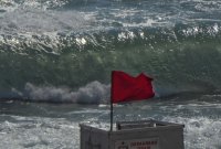 Wind and sea swell continue to gradually weaken