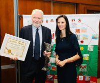 Bulgaria's Deputy PM Mariya Gabriel presents honorary award to Hollywood actor Jon Voight