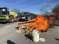 Time of parting - farmers' protests during an agreement