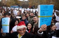 снимка 1 Бунтът на масите