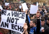 снимка 2 Бунтът на масите