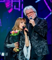 снимка 7 "Всички обичат Мими"