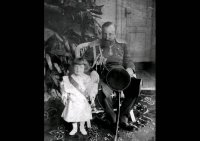 снимка 20 Монархът