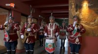 снимка 28 С името на родината